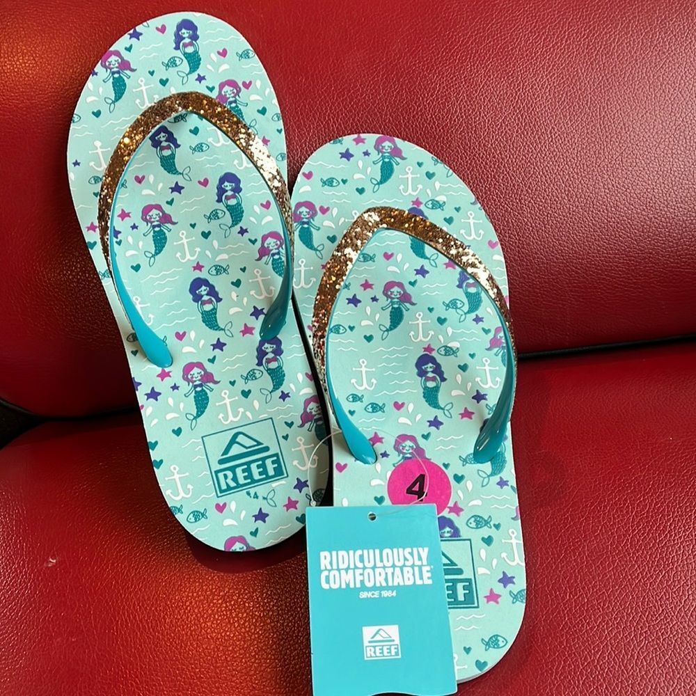 NWT Reef flip flops